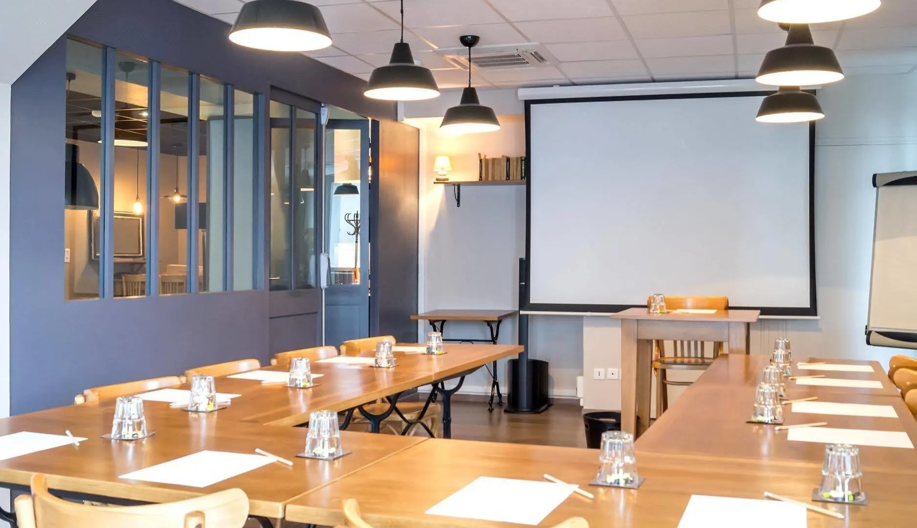 Logis Hotel Le Nouvel  Portes-les-Valence